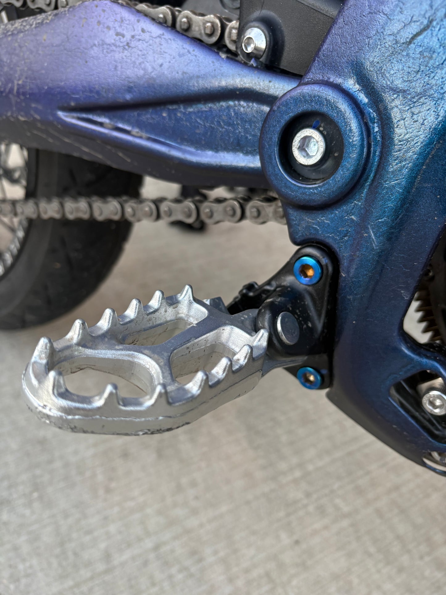 peg mount bolts ultra bee titanium