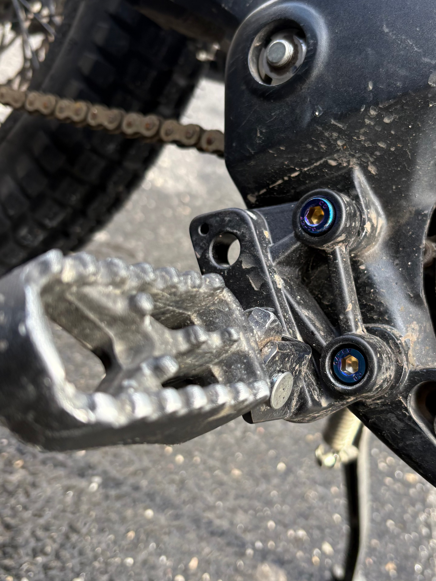 Talaria xxx titanium peg mount bolts
